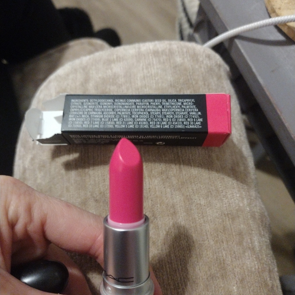 New Mac Matte #601 Candy Yum Yum Lipstick - Picture 5 of 5